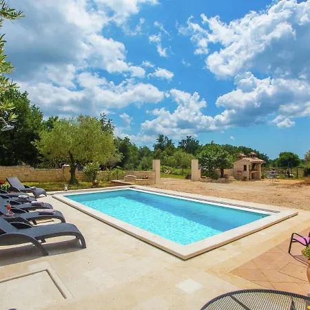 Peaceful In Sveti Lovrec With Swimming Pool Apartman Vošteni