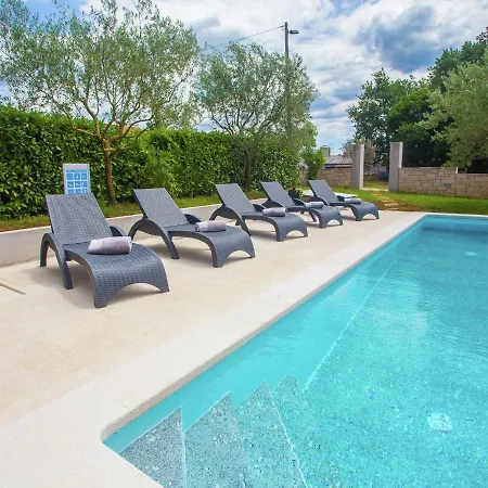 Apartman Peaceful In Sveti Lovrec With Swimming Pool *