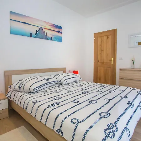 Peaceful In Sveti Lovrec With Swimming Pool Apartman *
