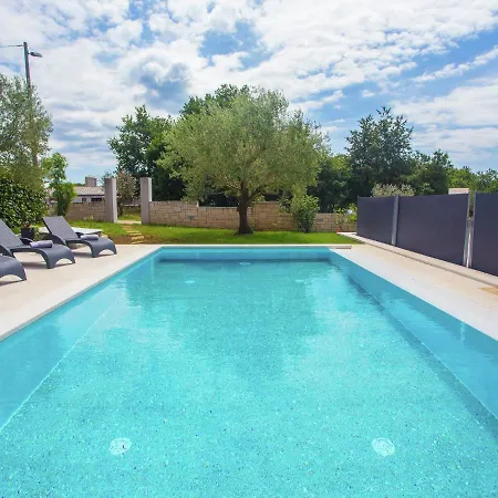 Peaceful In Sveti Lovrec With Swimming Pool Apartman Vošteni