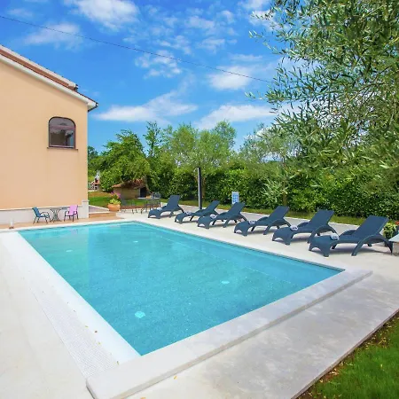 Apartman Peaceful In Sveti Lovrec With Swimming Pool