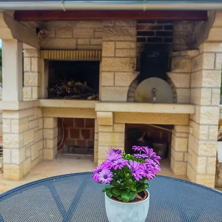 Apartman Peaceful In Sveti Lovrec With Swimming Pool *